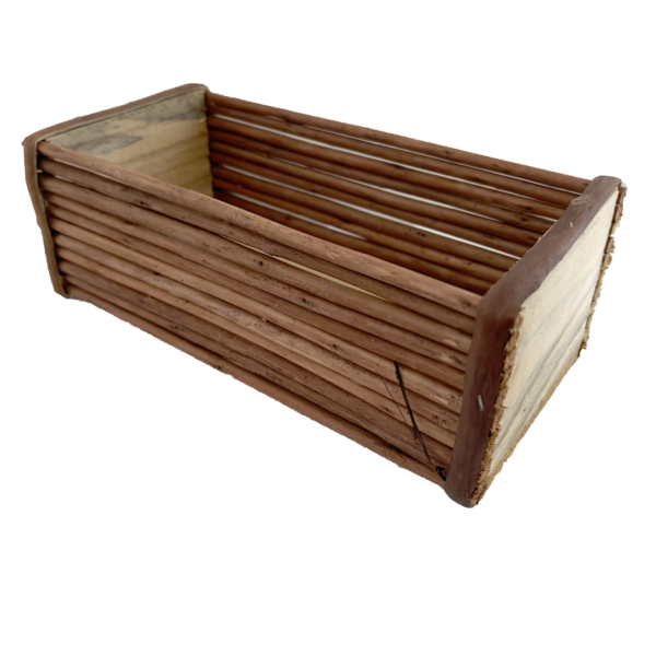 Cachepô de violeta de vime para decoração
